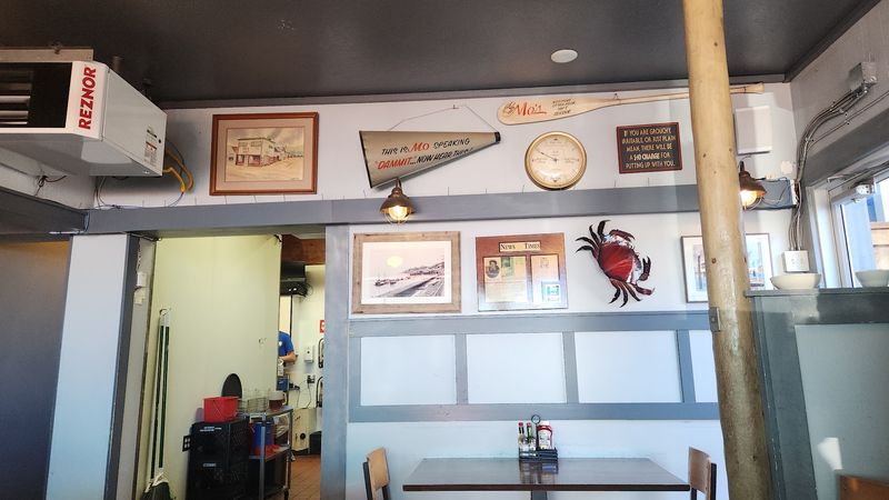 Service and Staff Culture at Mo's