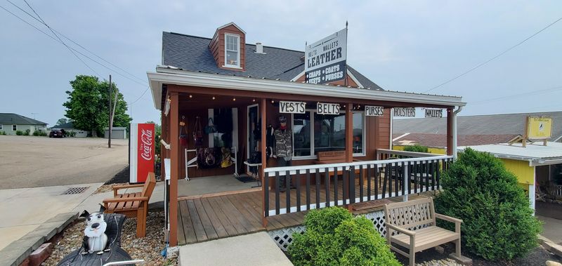 Shopping for Handcrafted Goods Beyond the Obvious Shopping for Handcrafted Goods Beyond the Obvious