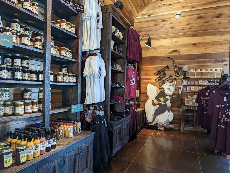Shopping the Winery Store Shopping the Winery Store