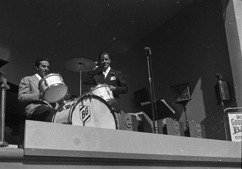Sing, Sing, Sing – Benny Goodman Orchestra (Gene Krupa) Sing, Sing, Sing – Benny Goodman Orchestra (Gene Krupa)