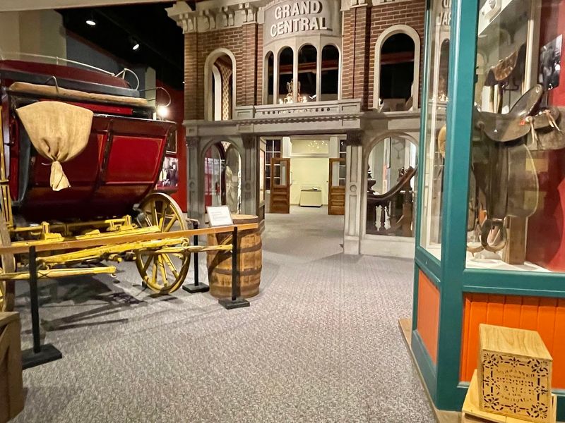Smithsonian Affiliate: World-Class Exhibits in the Heartland Smithsonian Affiliate: World-Class Exhibits in the Heartland
