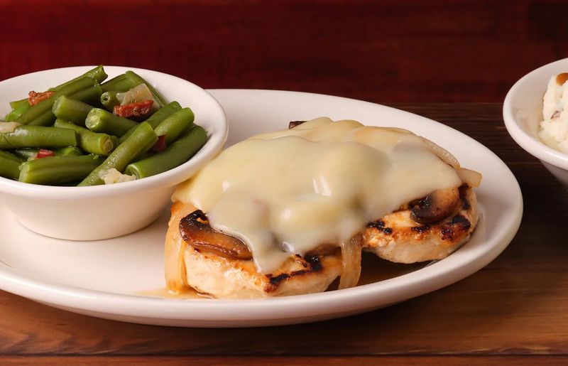 Smothered Chicken for Guests Who Skip the Beef Smothered Chicken for Guests Who Skip the Beef
