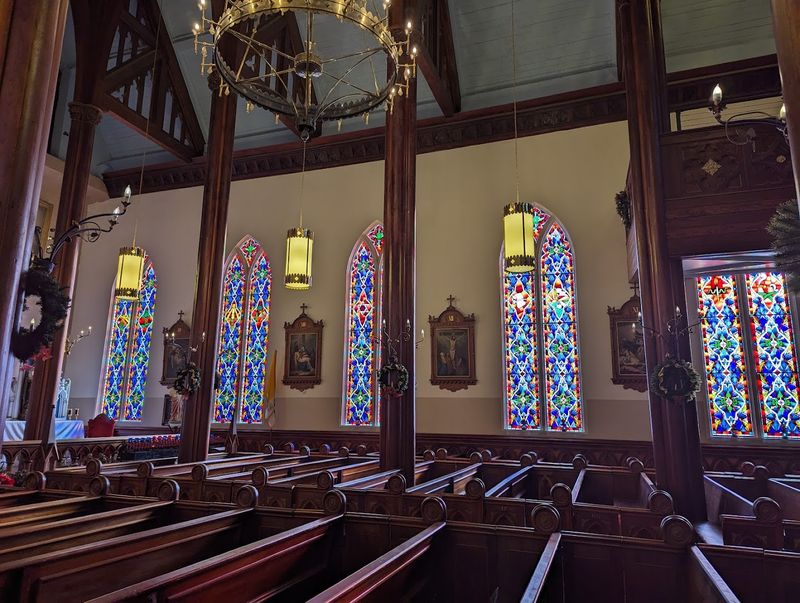 Stained Glass That Earns a Long Look Stained Glass That Earns a Long Look