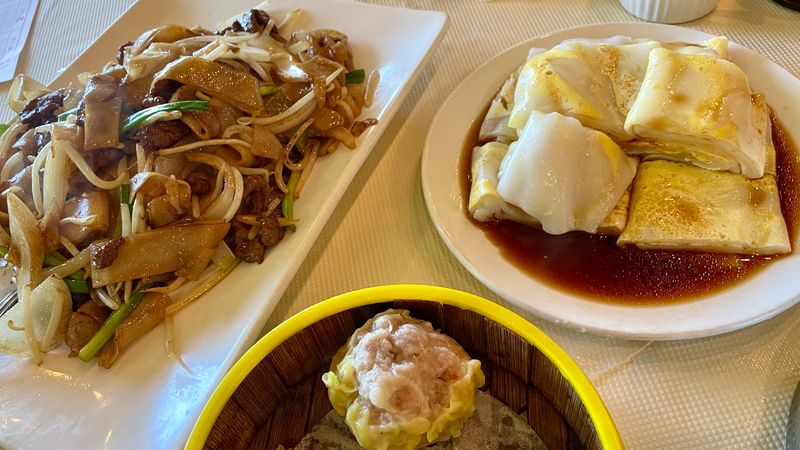 Standout Dishes Beyond the Dim Sum Carts Standout Dishes Beyond the Dim Sum Carts