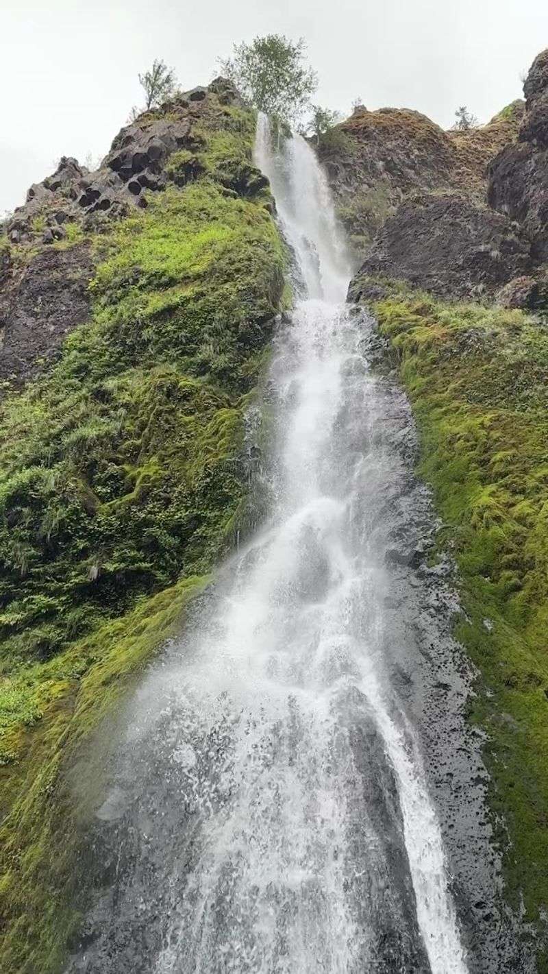 Starvation Creek Falls Up Close Starvation Creek Falls Up Close