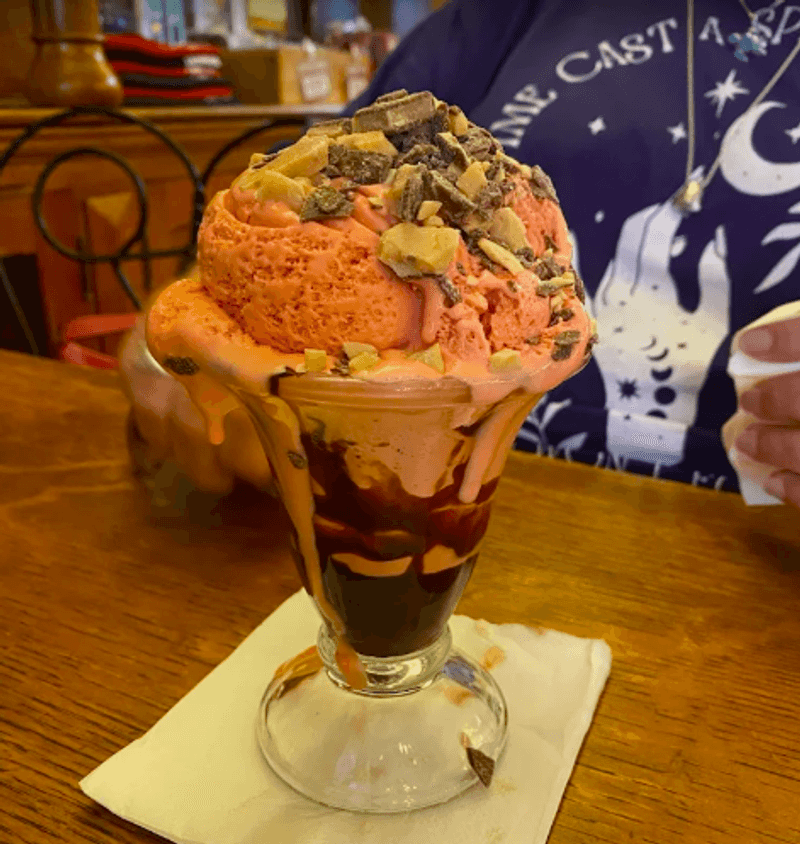 Sundaes That Earn Their Reputation Sundaes That Earn Their Reputation