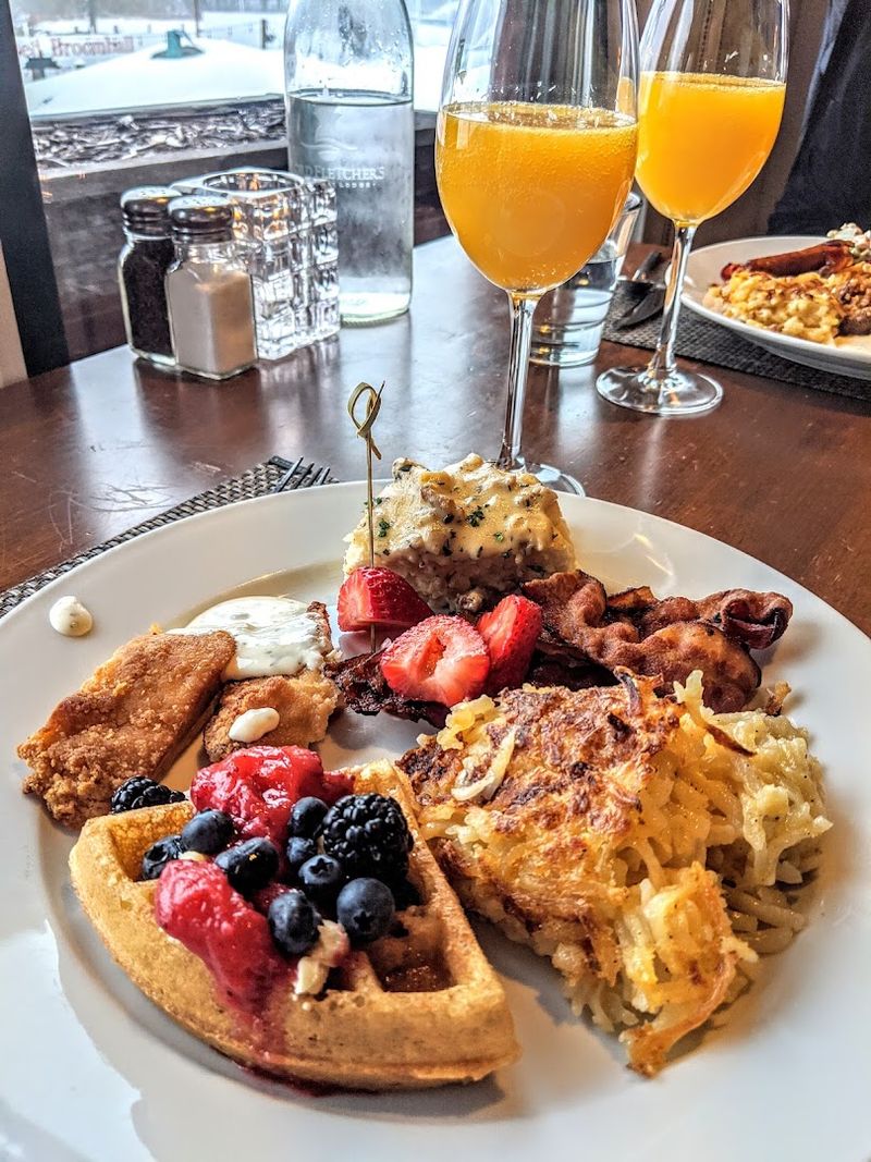 Sunday Brunch Buffet and Weekend Specials Sunday Brunch Buffet and Weekend Specials