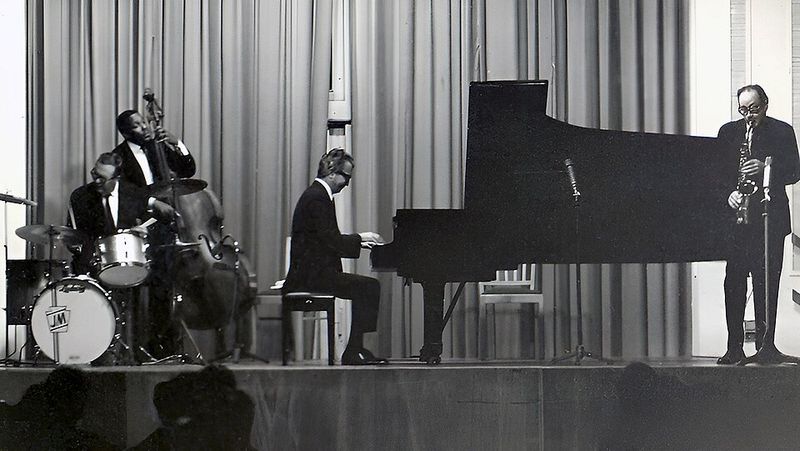 Take Five – The Dave Brubeck Quartet (Joe Morello) Take Five – The Dave Brubeck Quartet (Joe Morello)