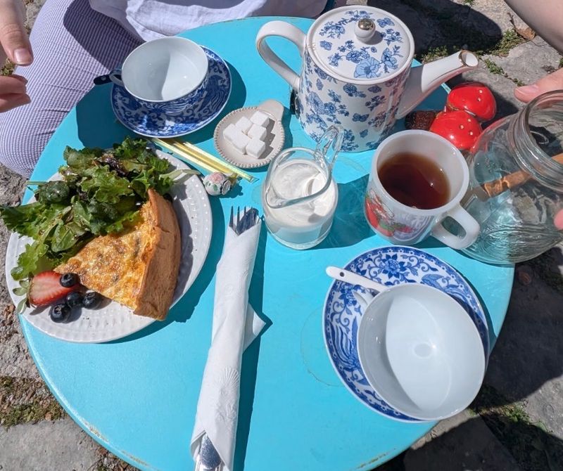 Tea Service and the Art of Slowing Down Tea Service and the Art of Slowing Down