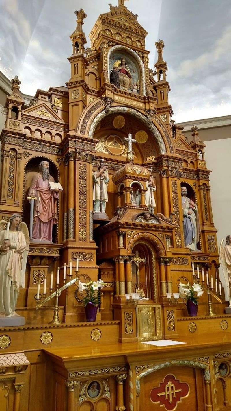 The Altar as the Heart of the Space The Altar as the Heart of the Space