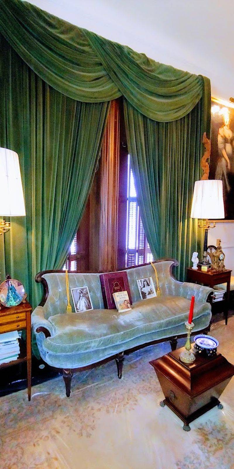 The Antique Collection and Its Famous Stories The Antique Collection and Its Famous Stories