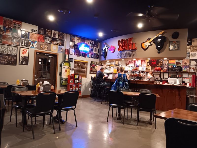 The Atmosphere Inside: Clean, Casual, and Genuinely Welcoming The Atmosphere Inside: Clean, Casual, and Genuinely Welcoming