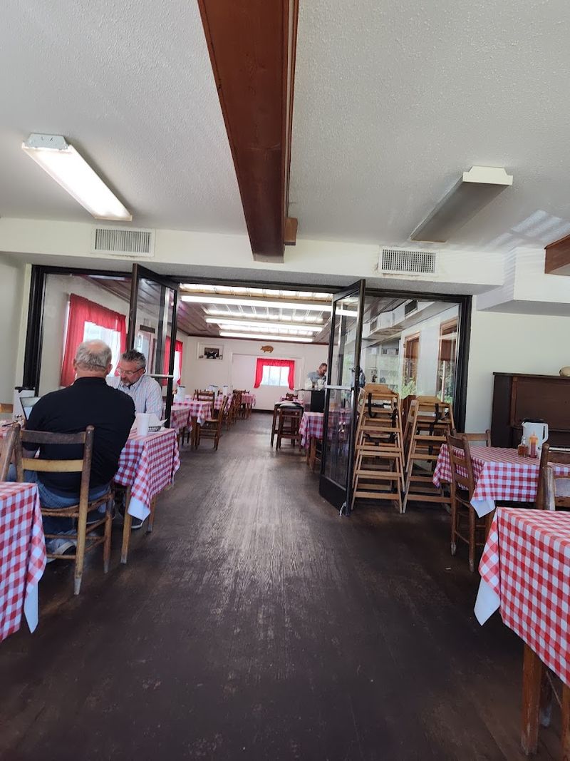 The Atmosphere Inside: No Frills, All Charm The Atmosphere Inside: No Frills, All Charm