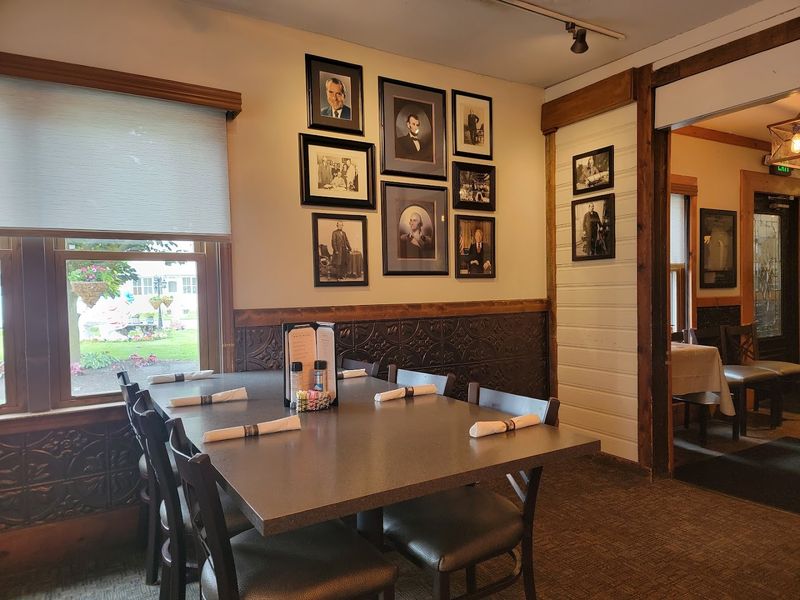 The Atmosphere Inside the Dining Room The Atmosphere Inside the Dining Room