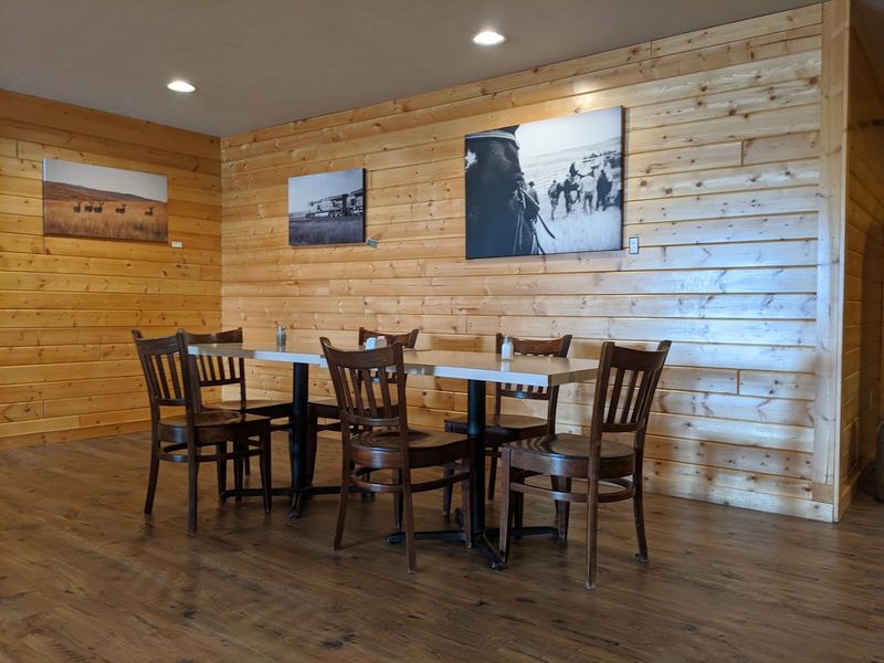 The Atmosphere: Rustic, Modern, and Genuinely Comfortable The Atmosphere: Rustic, Modern, and Genuinely Comfortable
