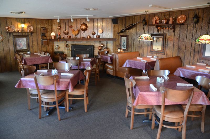 The Atmosphere and Interior of the Restaurant