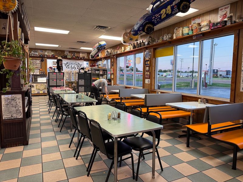 The Atmosphere and Vibe Inside the Diner The Atmosphere and Vibe Inside the Diner
