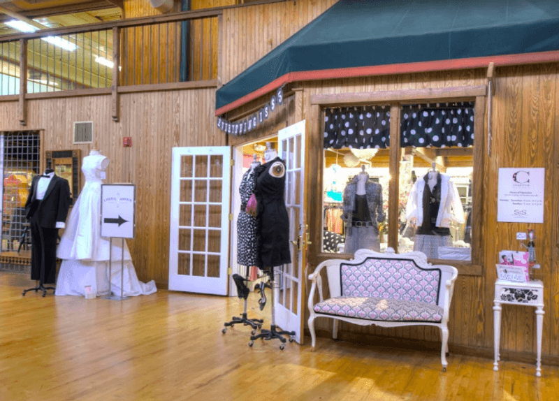 The Bridal Shop That Stands Out in a Historic Space The Bridal Shop That Stands Out in a Historic Space