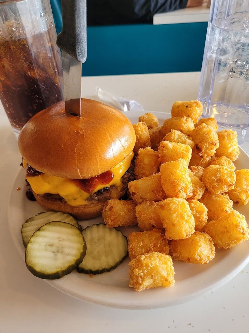 The Burger That Earns Its Reputation The Burger That Earns Its Reputation