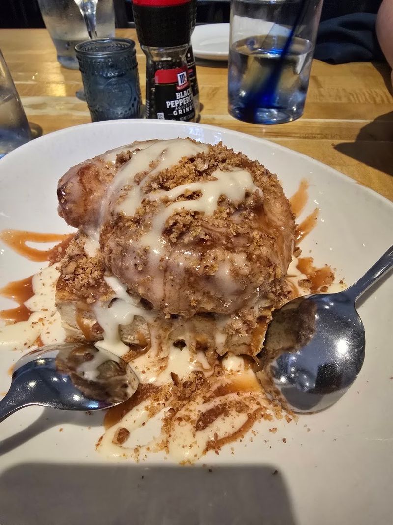 The Cinnamon Roll Cheesecake That People Cannot Stop Talking About The Cinnamon Roll Cheesecake That People Cannot Stop Talking About