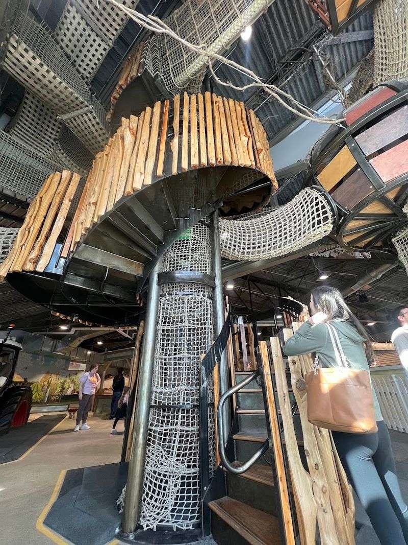 The Climbing Tree Fort That Steals the Show The Climbing Tree Fort That Steals the Show