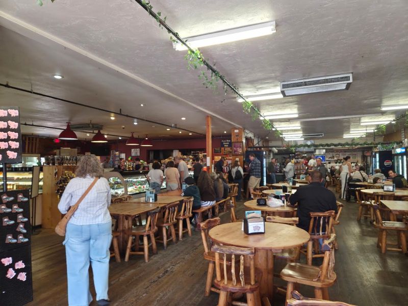 The Country Store Atmosphere That Keeps People Coming Back The Country Store Atmosphere That Keeps People Coming Back