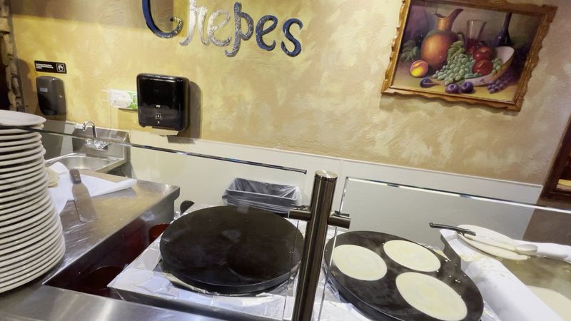 The Crepe Station That Steals the Show The Crepe Station That Steals the Show