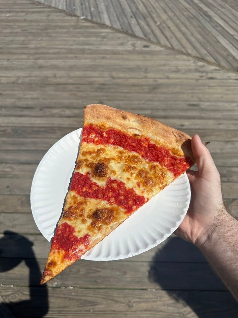 The Crust That Keeps People Coming Back The Crust That Keeps People Coming Back