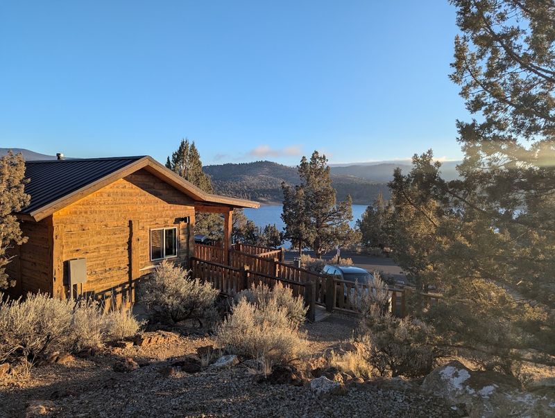 The Deluxe Cabins with Reservoir Views The Deluxe Cabins with Reservoir Views