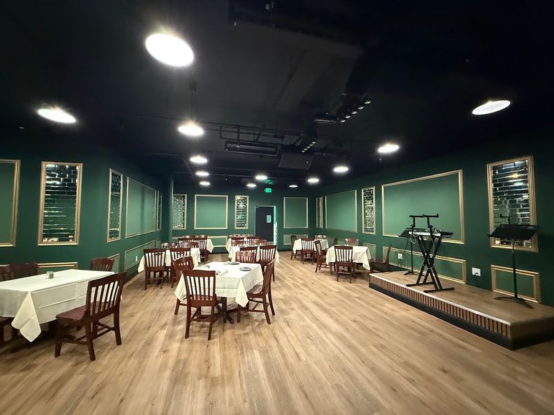 The Dining Room Atmosphere: Elegant Without Being Intimidating The Dining Room Atmosphere: Elegant Without Being Intimidating
