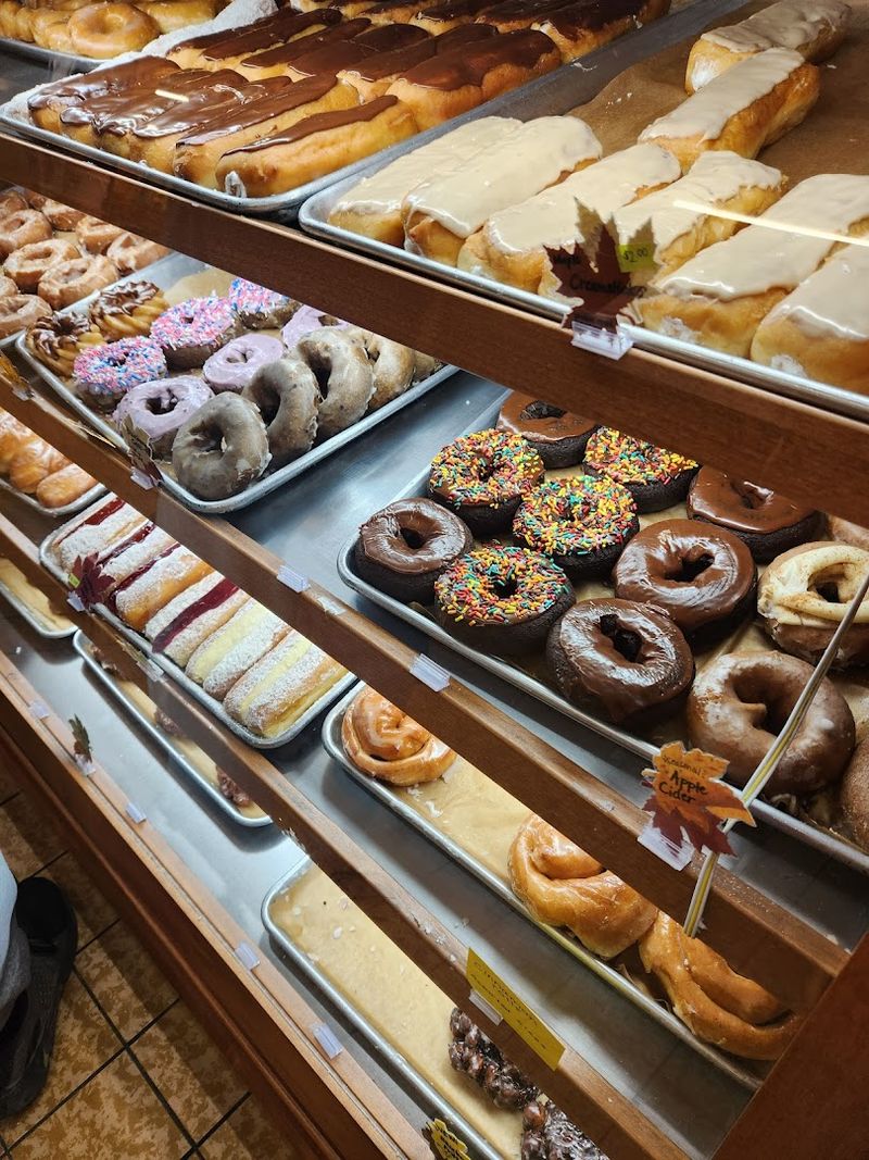 The Donut Shop That Stops People in Their Tracks The Donut Shop That Stops People in Their Tracks