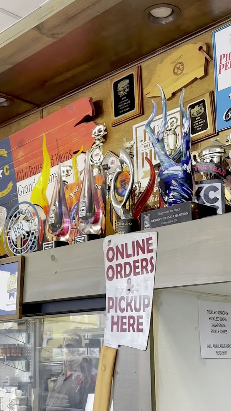 The Drive-Thru and Online Ordering: Convenience Without Cutting Corners