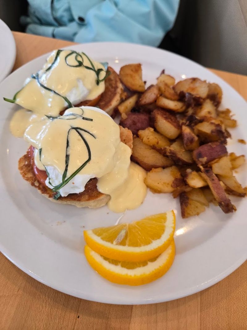 The Eggs Benedict That Keeps People Coming Back The Eggs Benedict That Keeps People Coming Back