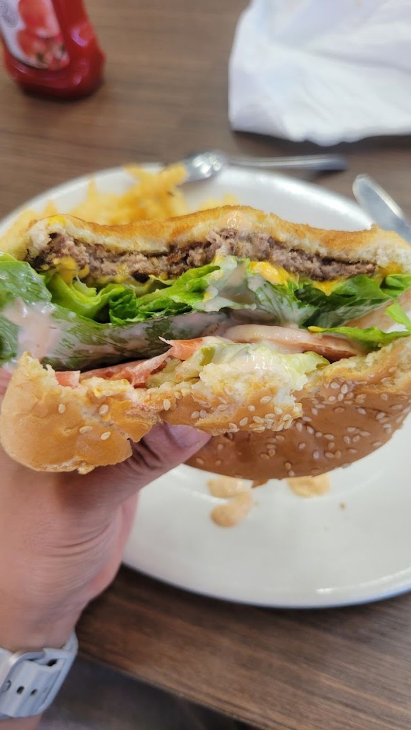 The Famous Cheeseburger That Never Changed