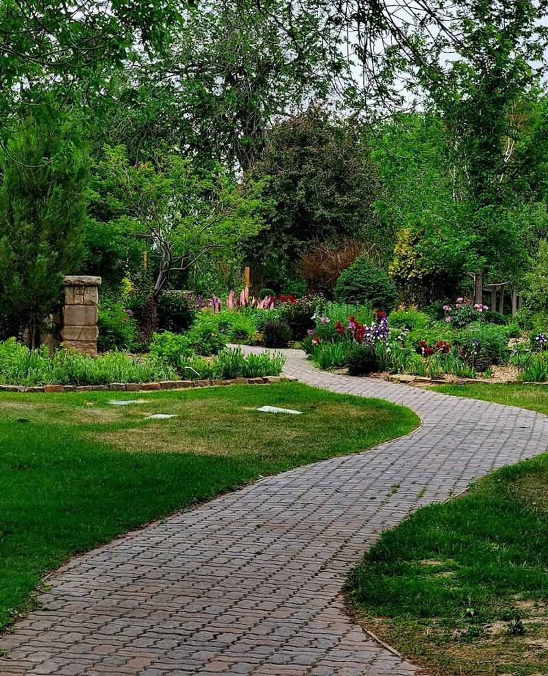 The Flower Gardens: A Living Tapestry That Reinvents Itself All Summer The Flower Gardens: A Living Tapestry That Reinvents Itself All Summer