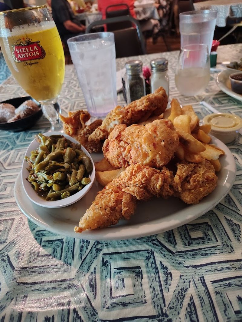 The Fried Chicken That People Drive Miles to Eat