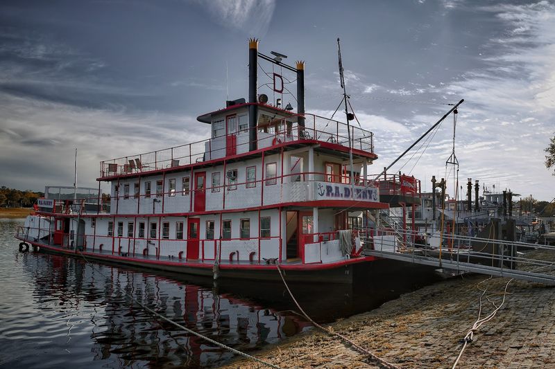 The Historic Levee District and Downtown Architecture