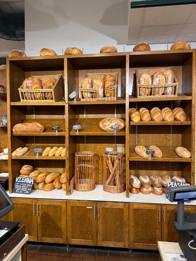 The Italian Market That Keeps Pulling People Back