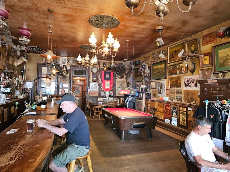 The Jukebox, the Pool Table, and the Everyday Atmosphere The Jukebox, the Pool Table, and the Everyday Atmosphere