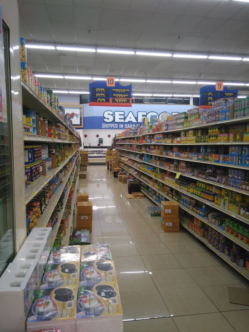 The Live Seafood Section That Stops Shoppers in Their Tracks The Live Seafood Section That Stops Shoppers in Their Tracks