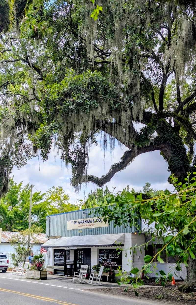 The Lowcountry Location That Sets the Mood The Lowcountry Location That Sets the Mood