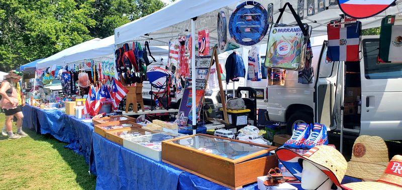 The Market Layout and What to Expect When You Arrive