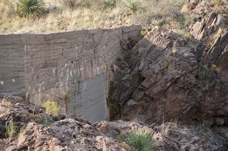 The Old Dam Structure Hidden Along the Route The Old Dam Structure Hidden Along the Route