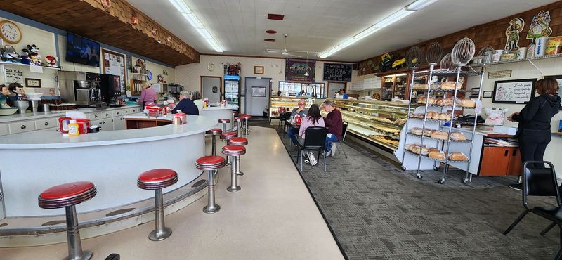 The Old-School Diner Counter That Sets the Mood