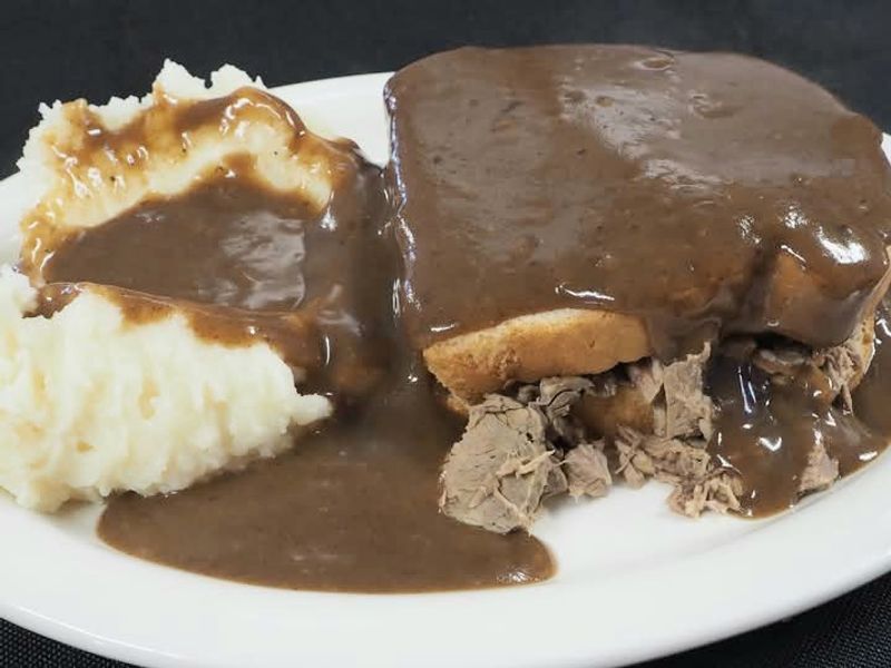 The Open-Faced Roast Beef Sandwich That Earns Its Own Fans