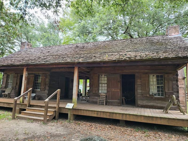 The Plantation House and Its Grounds The Plantation House and Its Grounds