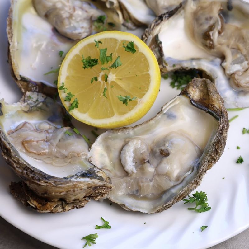 The Raw Bar That Serious Seafood Fans Will Appreciate The Raw Bar That Serious Seafood Fans Will Appreciate