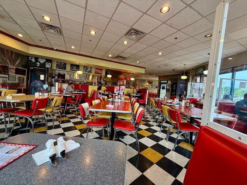 The Retro Atmosphere That Sets the Mood The Retro Atmosphere That Sets the Mood
