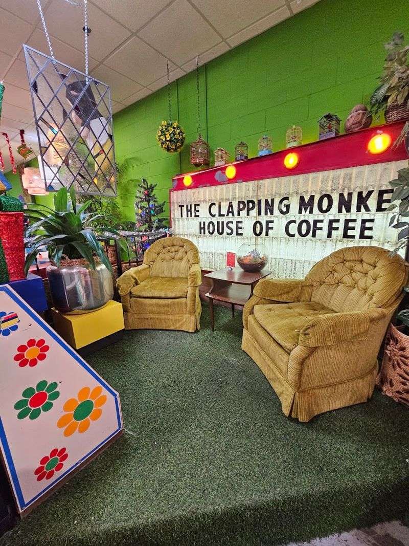 The Retro Atmosphere That Sets the Whole Mood The Retro Atmosphere That Sets the Whole Mood