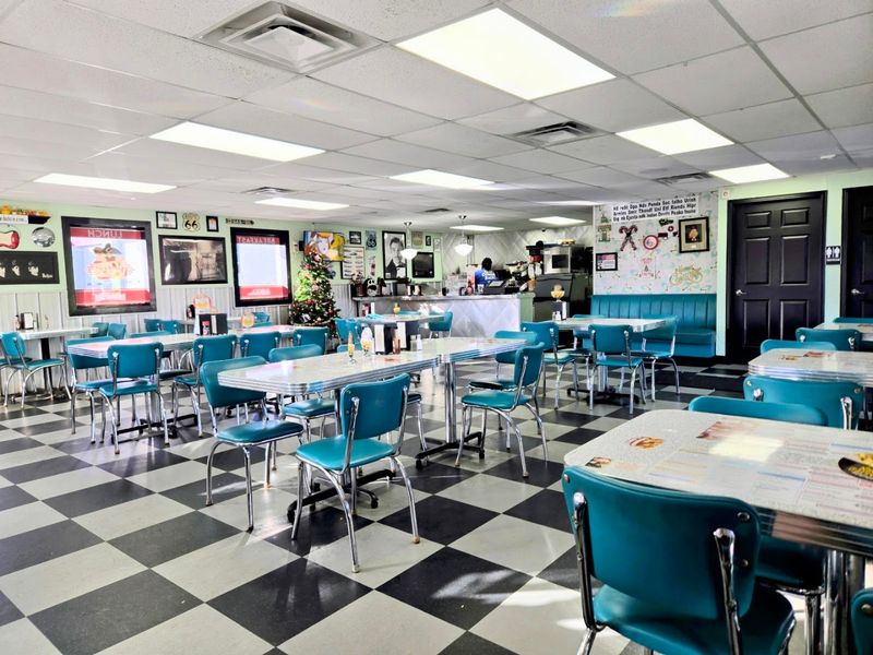The Retro Atmosphere That Sets the Whole Mood The Retro Atmosphere That Sets the Whole Mood